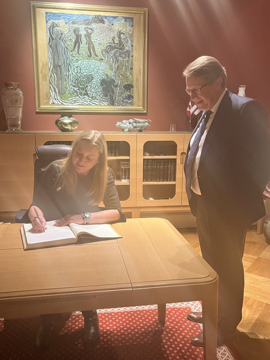 IrlAmbOslo's tweet photo. Thank you Speaker Birgir Ármansson for the warm welcome. A great opportunity to discuss Ireland &amp; Iceland’s shared history, culture &amp; values, including support for Ukraine

Important also to hear how the #Althing is supporting the citizens of #Grindavík 
🇮🇪 🫶🏻 🇮🇸
#ForsetiAlþingis https://t.co/9S4xGmAcNA