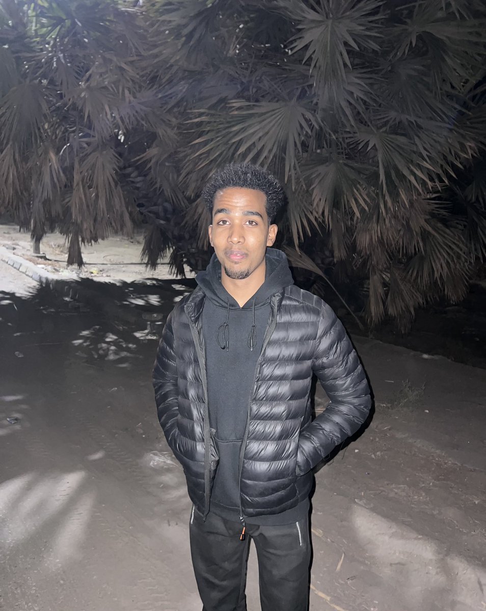 7amoottey's tweet photo. اسود بس القلب ابيض😂🖤 https://t.co/Nelz0RfdlO