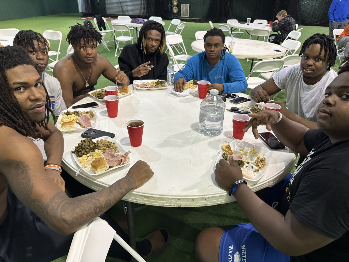 WhitevilleTd's tweet image. Post practice Thanksgiving feast! Getting ready for #round4 of the @NCHSAA 2A playoffs. Keep it rolling men! Thanks for all the volunteers that helped make this feast happen! #wecoming #omb #GoPack #Whitevillefootball #Northeastern #ElizabethCitybound