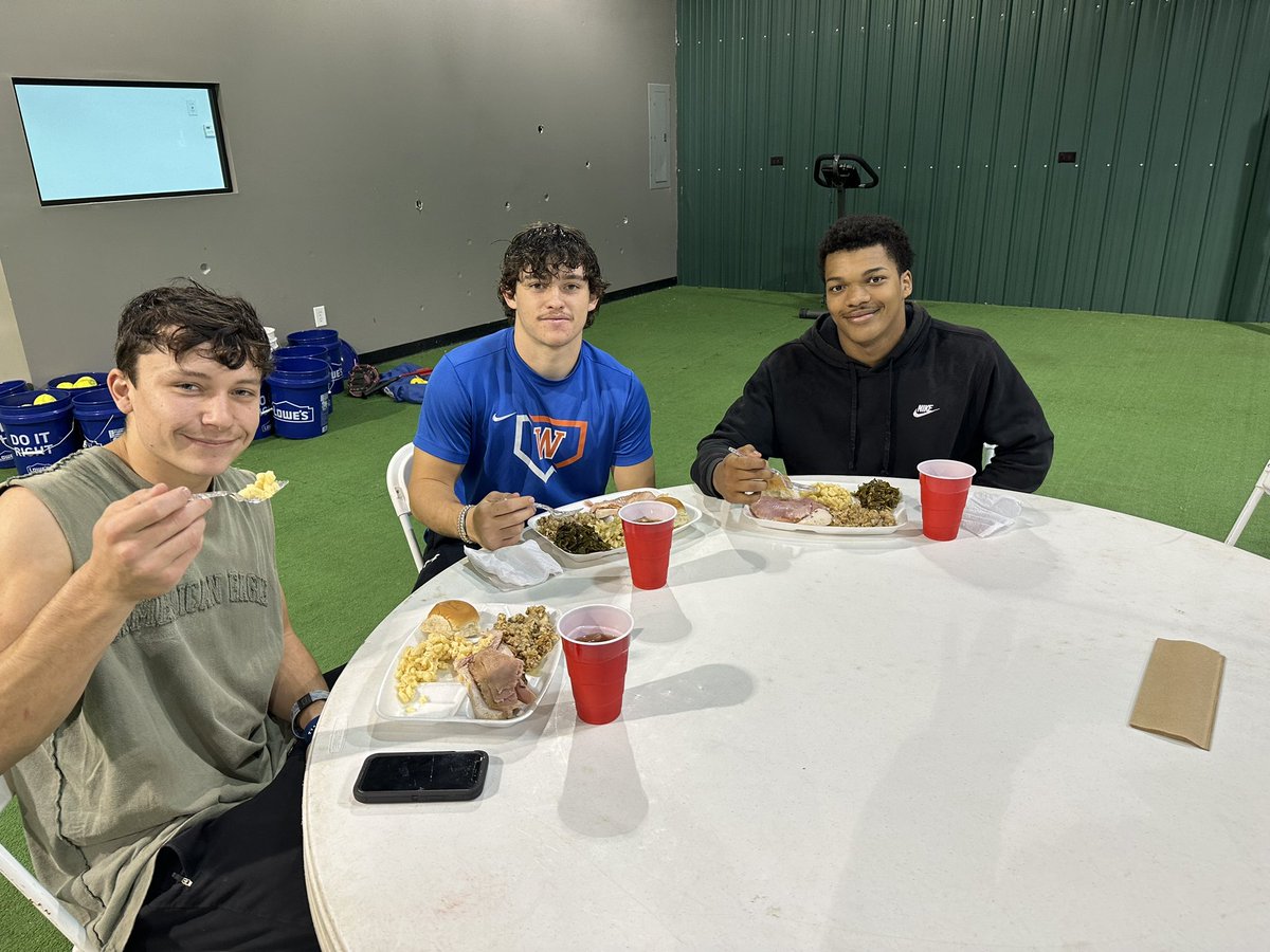 WhitevilleTd's tweet image. Post practice Thanksgiving feast! Getting ready for #round4 of the @NCHSAA 2A playoffs. Keep it rolling men! Thanks for all the volunteers that helped make this feast happen! #wecoming #omb #GoPack #Whitevillefootball #Northeastern #ElizabethCitybound