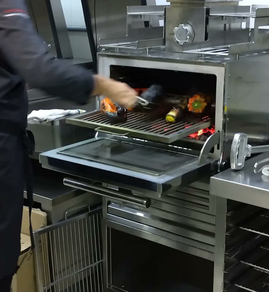 EscuelaHTTeruel's tweet photo. Gracias a @josperofficial, ya tenemos horno #brasa #josper. Hoy en la escuela hemos recibido formación específica para el alumnado, profesorado y profesionales del sector.
@neuslopez_josper #hornobrasa #josper #cocina https://t.co/dSiETodIIb