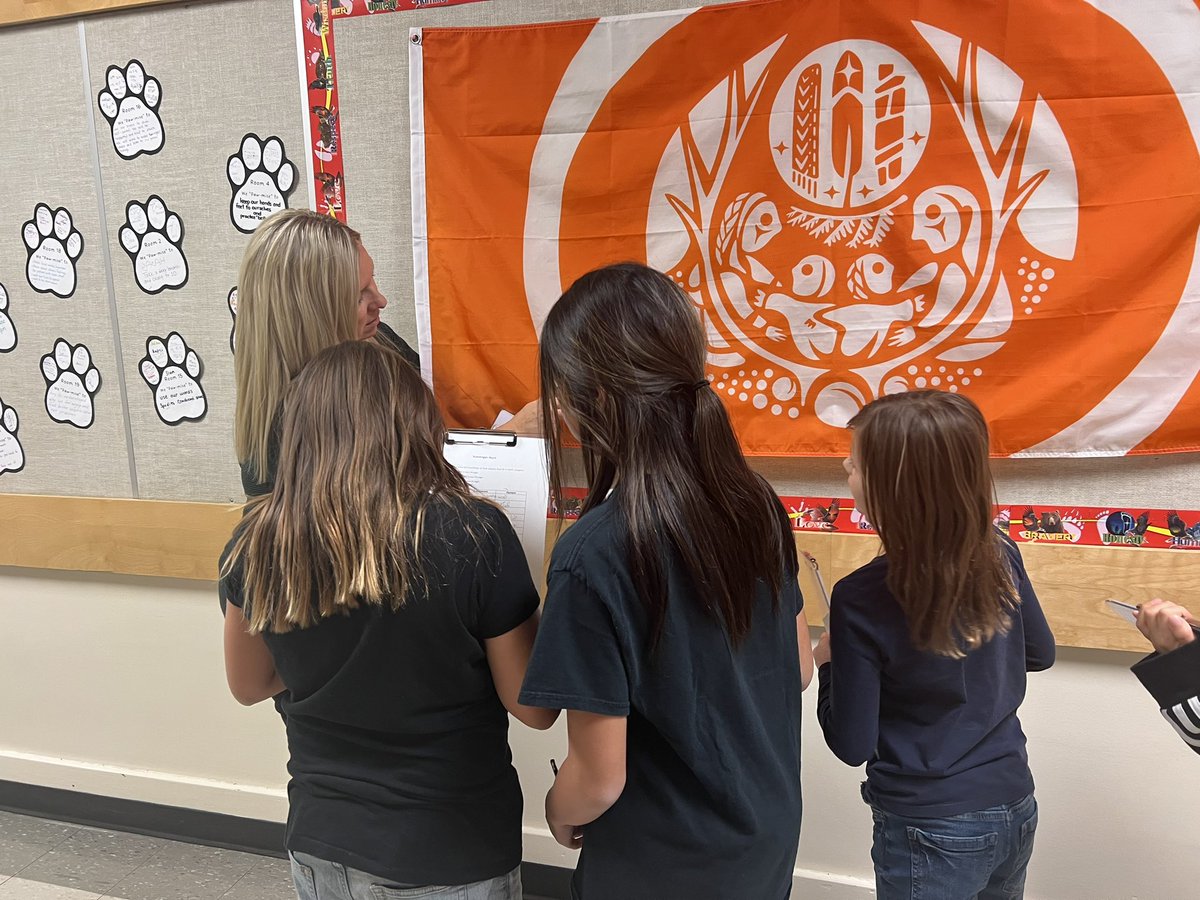 pe_RETSD's tweet photo. Scavenger hunt for tanslucent, transparent and opaque objects- opportunity to collaborate and learn from each other. https://t.co/iWUGe0dQRb