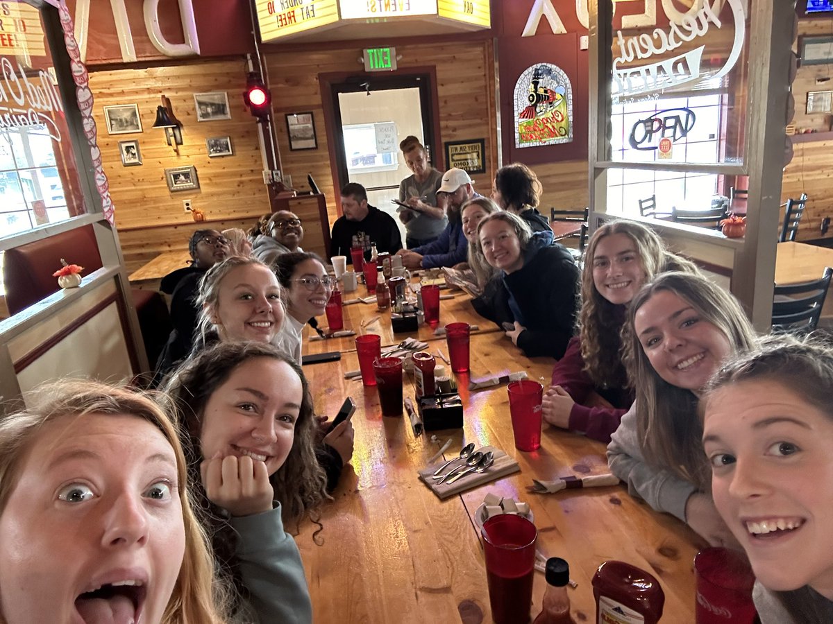 IUKWBB's tweet photo. Little pre-thanksgiving breakfast with the bb family! #bbfamilymatters https://t.co/wk1vRVlxyj