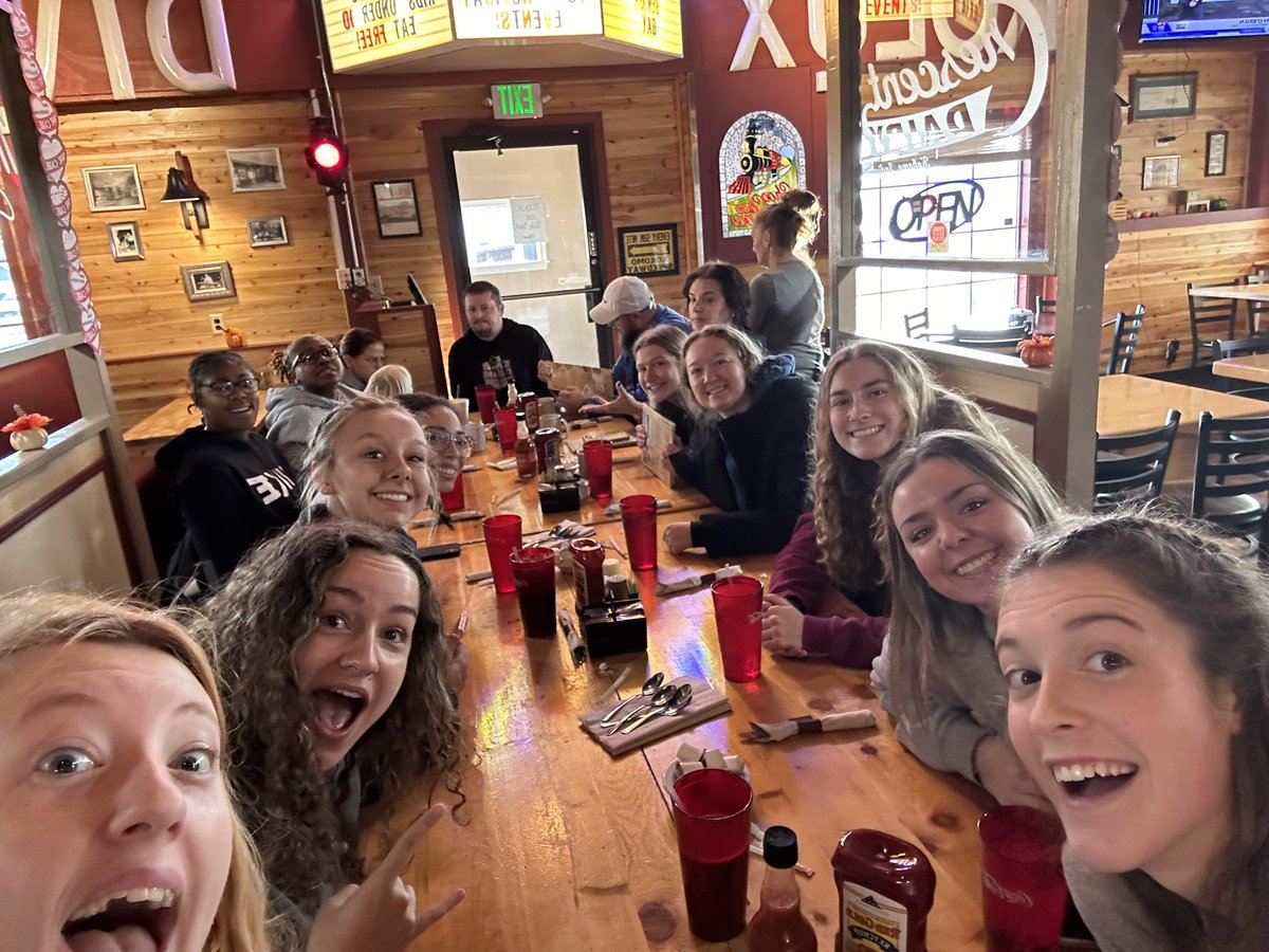 IUKWBB's tweet photo. Little pre-thanksgiving breakfast with the bb family! #bbfamilymatters https://t.co/wk1vRVlxyj