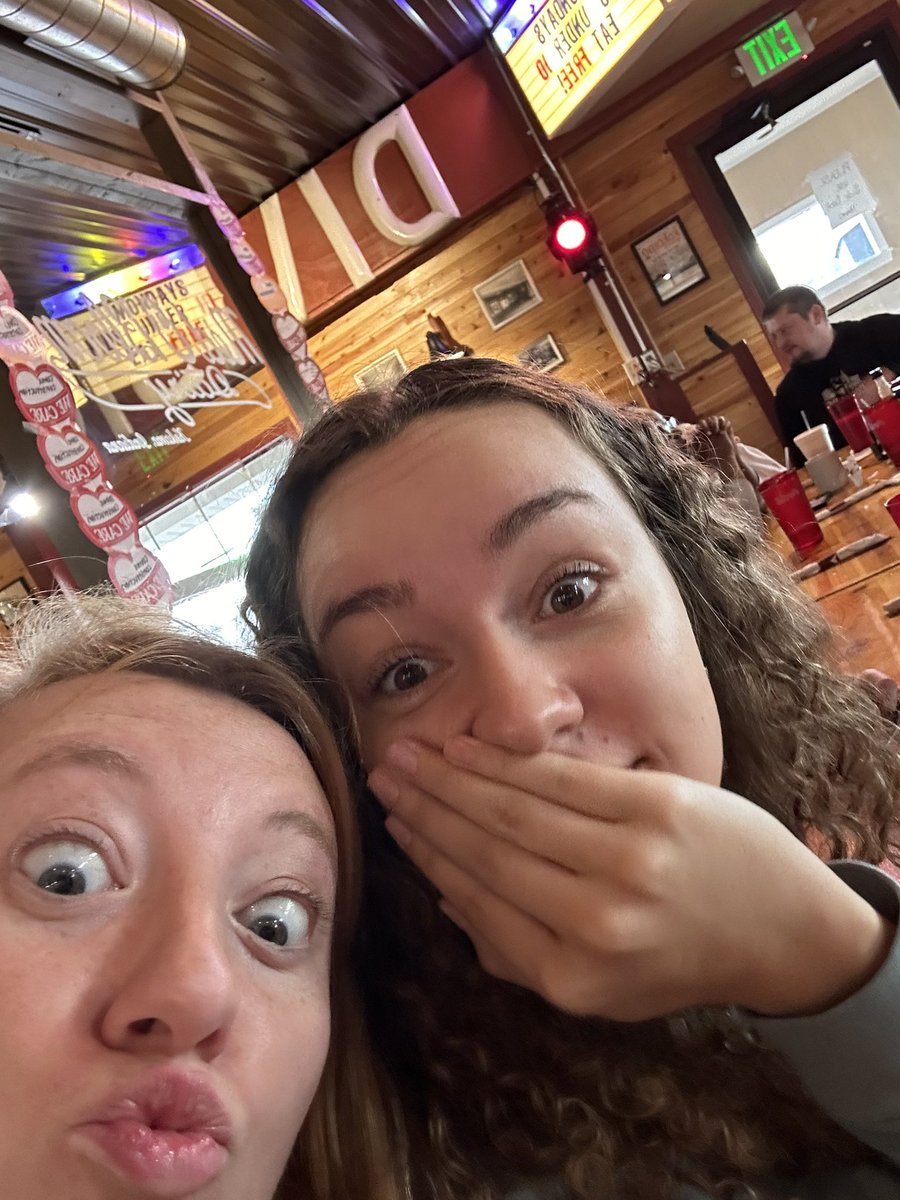 IUKWBB's tweet photo. Little pre-thanksgiving breakfast with the bb family! #bbfamilymatters https://t.co/wk1vRVlxyj