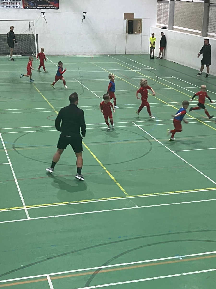 MapU6s's tweet image. Mid week training session for the boys tonight, doing what they do best ⚽️💙

@mapfootball