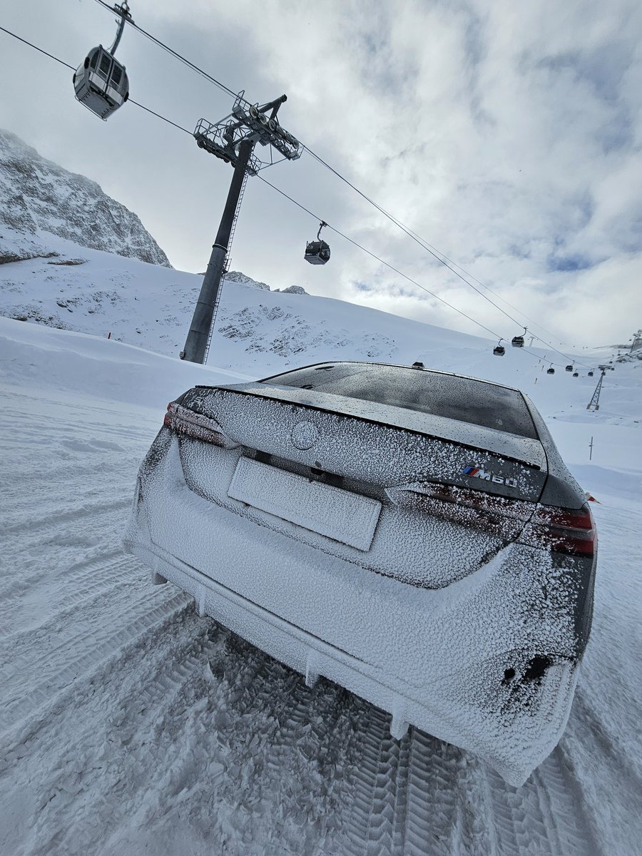 Jak robić szkolenie z nowych technologii w motoryzacji oraz podnosić skill w drifcie na lodzie to tylko na lodowcu w Austrii na wysokości 3000m 😁 <a href="/pila3d/">Paweł Pilarczyk 💻🛵</a> również dobrze lata bokiem! (Ma to po siostrze 😅)