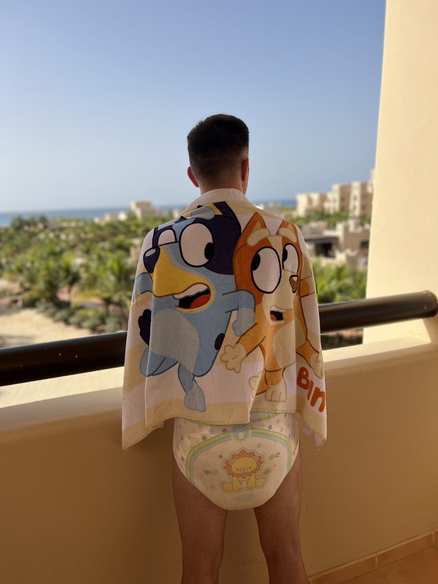 thatboyinyellow's tweet photo. What do you mean I’m not ready to go to the pool? https://t.co/C2Jaa55l1h
