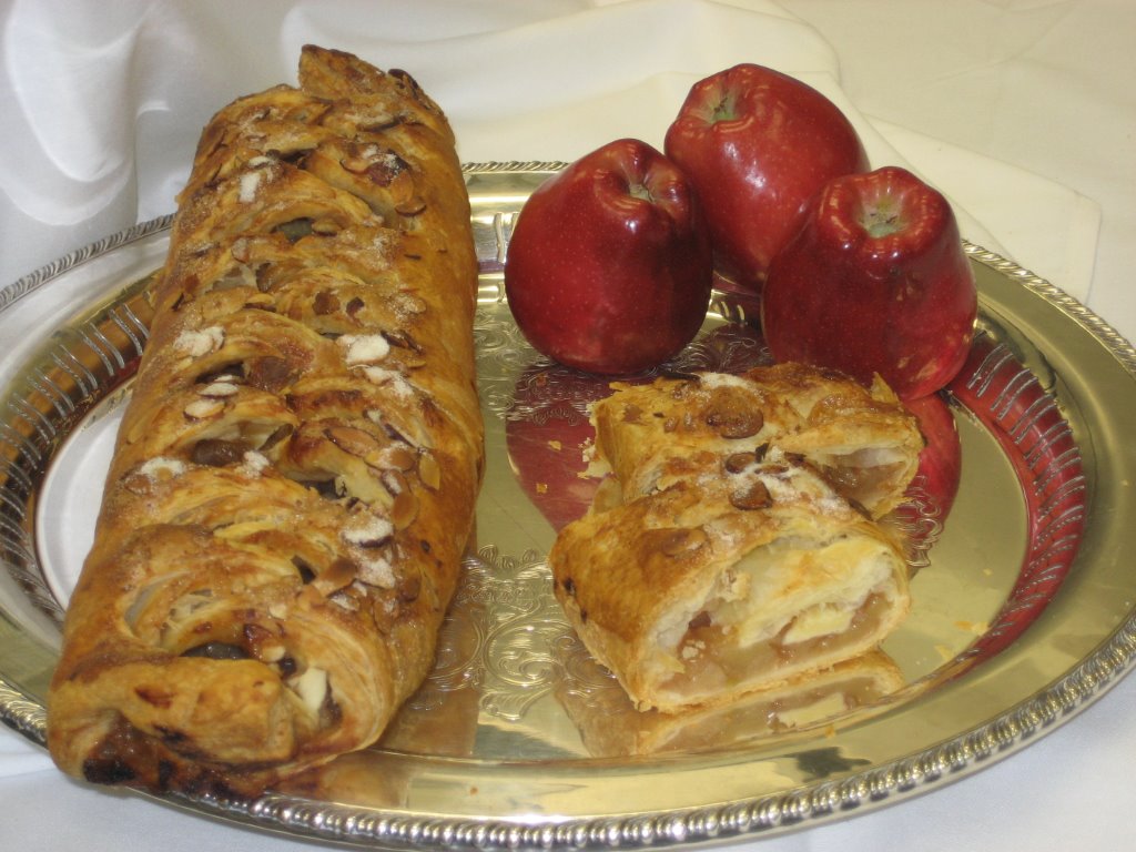 Get your Apple Pies, Pumpkin #Pies, Strudels, & Kringles today!
+ many more #ThanksgivingDesserts!
We are open until 6pm!
Closed Thursday #Thanksgiving
Call to order  (805) 962-5085
The Andersen’s Danish Bakery & Restaurant
1106 State Street #SantaBarbara