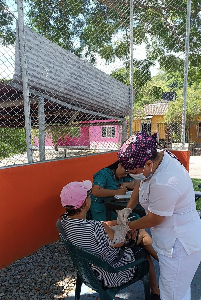 El servicio de Promoción y Mantenimiento del <a href="/HospitalHonda/">H. San Juan de Dios</a> visitó en jornada extramural de salud y vacunación el barrio Brisas del Gualí. Agradecemos la colaboración brindada por la comunidad hondana, necesaria para el éxito de la actividad. 
#hospitalhonda
#HondaTolima
#salud