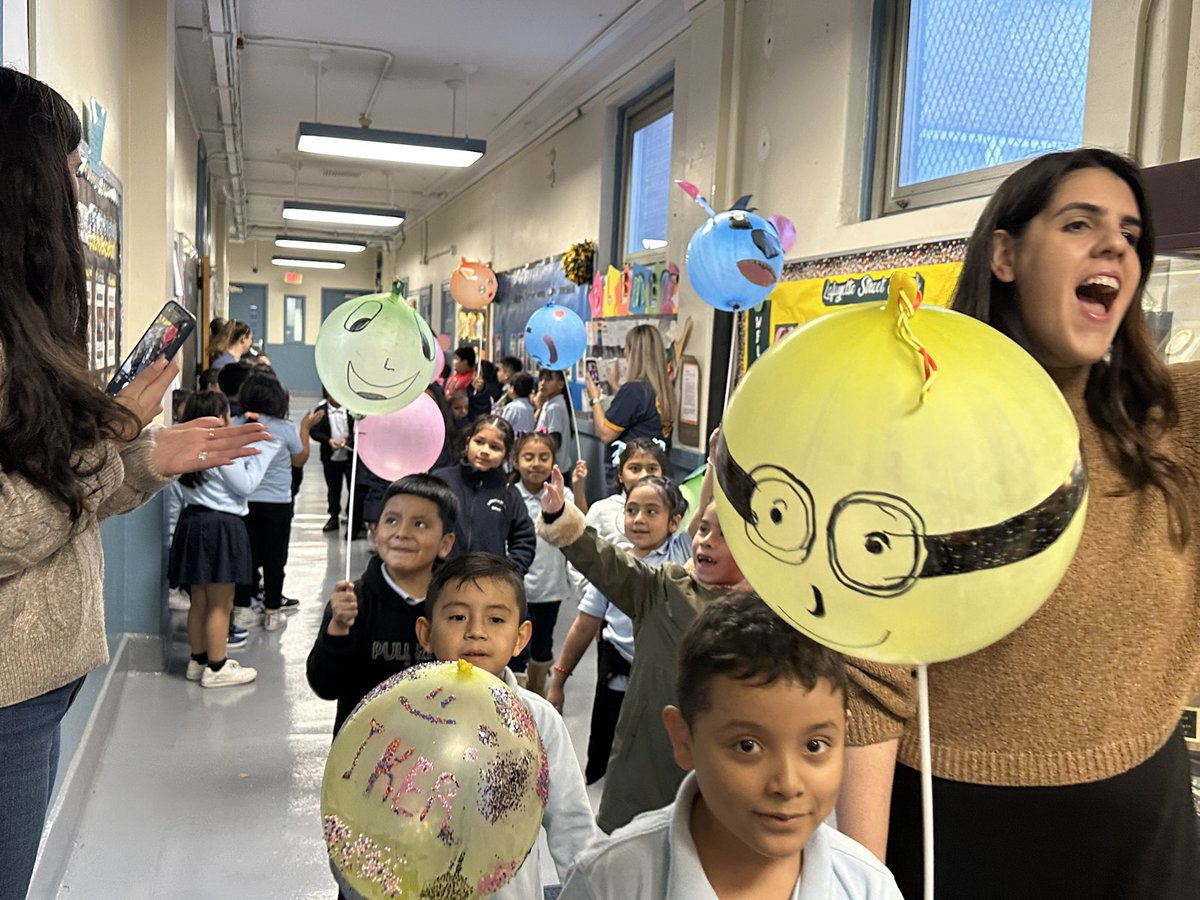nps_lafayette's tweet image. A huge thank you to all the Pre-K through 2nd-grade stars who made the Balloons Over Lafayette Parade a blast! Your creativity and enthusiasm lit up the event. Keep shining! ✨ #YoungStars #ParadeFun&quot;