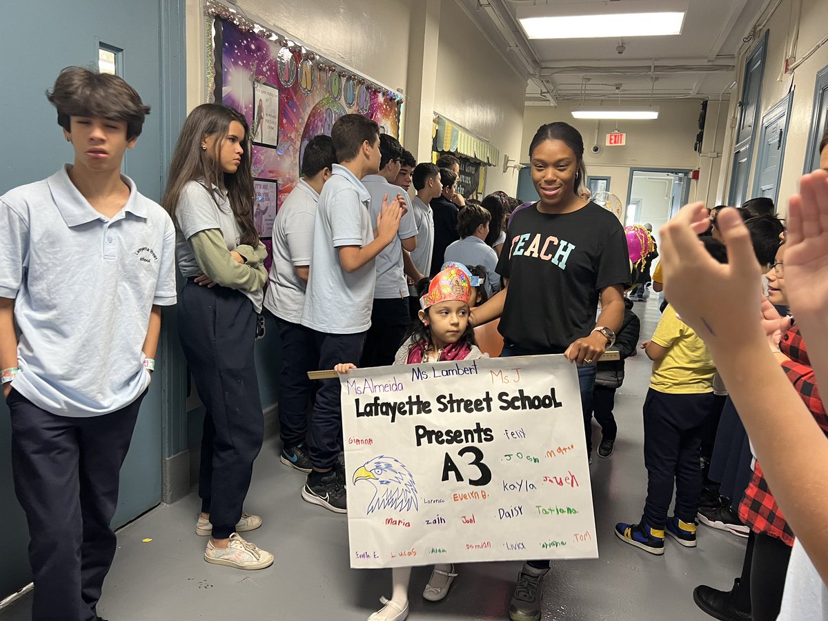nps_lafayette's tweet image. A huge thank you to all the Pre-K through 2nd-grade stars who made the Balloons Over Lafayette Parade a blast! Your creativity and enthusiasm lit up the event. Keep shining! ✨ #YoungStars #ParadeFun&quot;