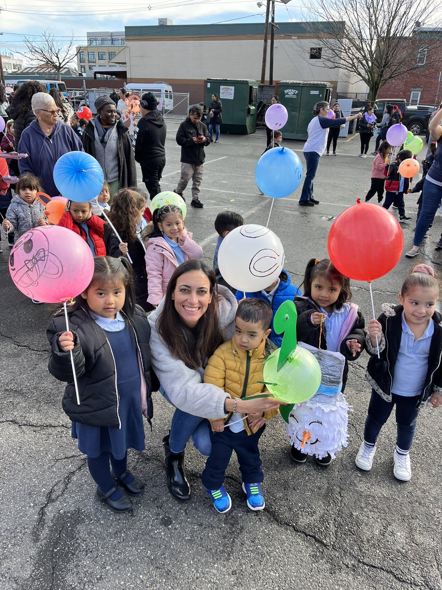 nps_lafayette's tweet image. A huge thank you to all the Pre-K through 2nd-grade stars who made the Balloons Over Lafayette Parade a blast! Your creativity and enthusiasm lit up the event. Keep shining! ✨ #YoungStars #ParadeFun&quot;