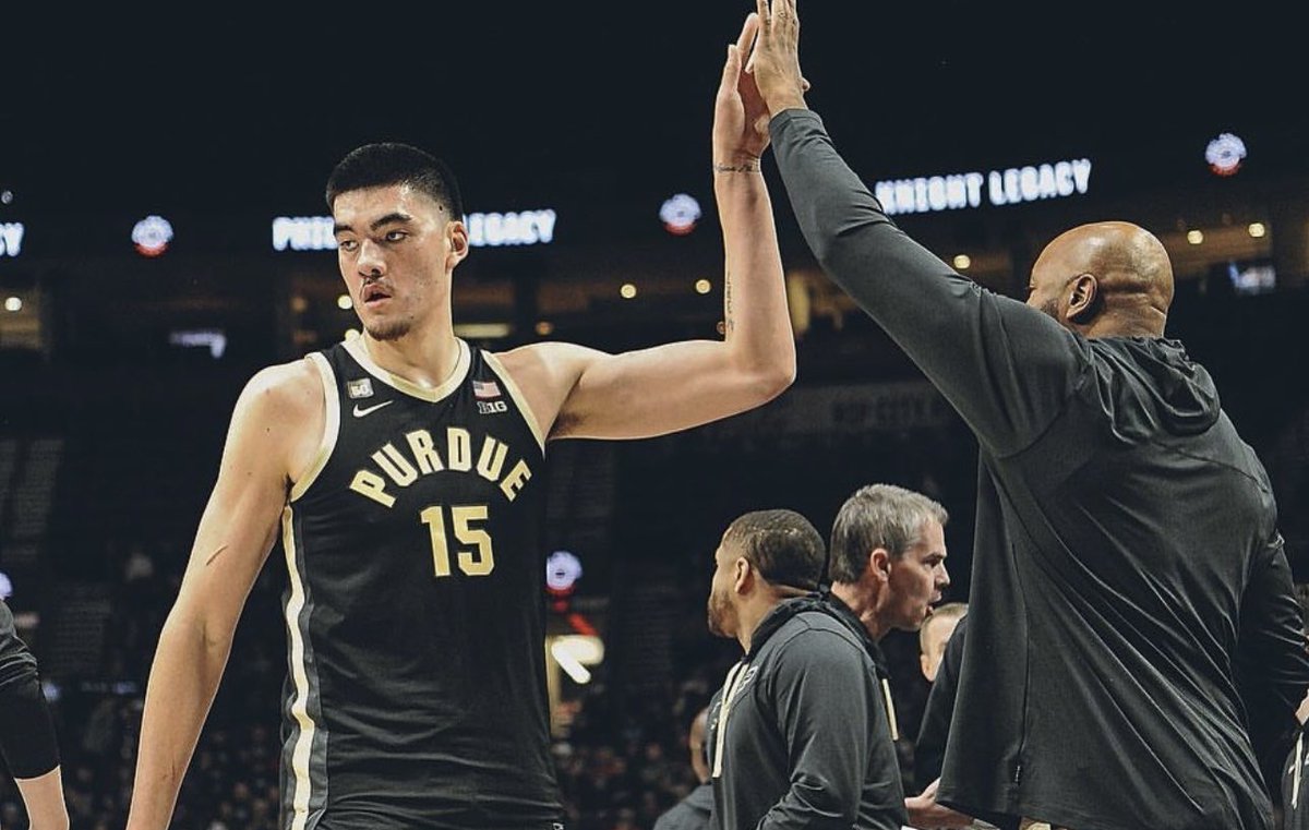 Unit1HoopSource's tweet image. 28 points 11/15 FG 15 rebounds #purdueBoilermakers