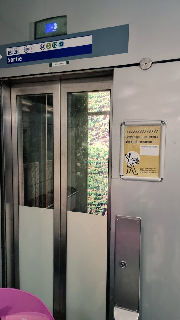 A quoi sert le site indiquant la disponibilité des ascenseurs sur le réseau <a href="/IDFmobilites/">IDF Mobilités</a> (supposé mis à jour 3 fois/jour!) si les informations données sont erronées ? Avez-vous seulement IDEE des conséquences pour un voyageur à mobilité réduite ou contrainte ? #PMR #IDFM