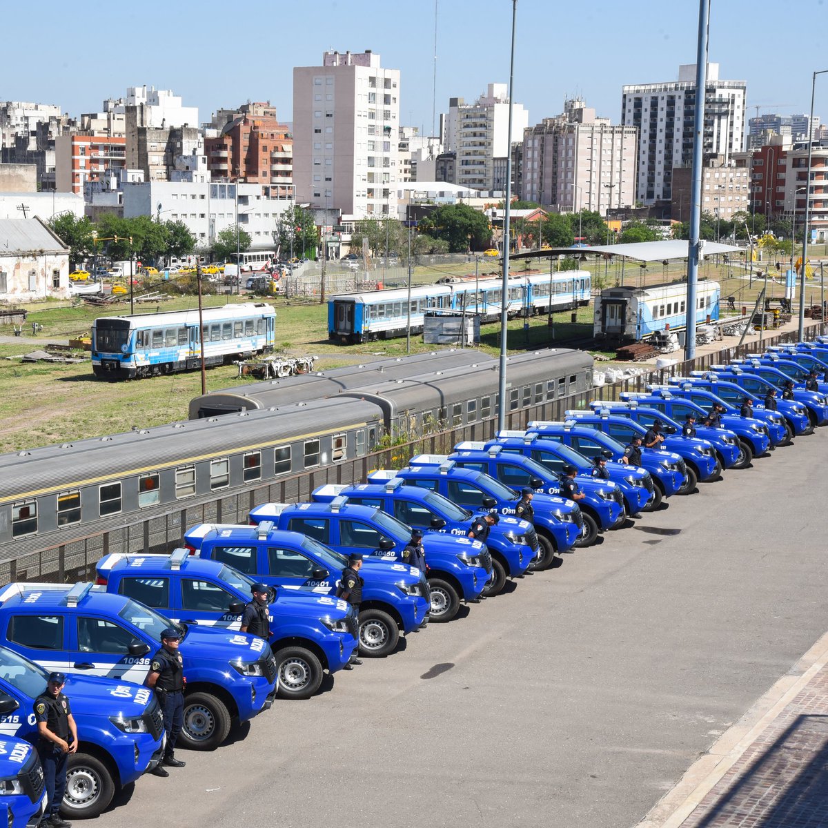 Esta mañana, el <a href="/gobdecordoba/">Gobierno de Córdoba</a>, a través del @mingobysegcba, entregó 
1️⃣5️⃣0️⃣ nuevos patrulleros policiales -cero kilómetro- totalmente equipados para tareas de #prevención y #seguridad en los diferentes distritos que conforman la capital y el interior provincial.

Las camionetas