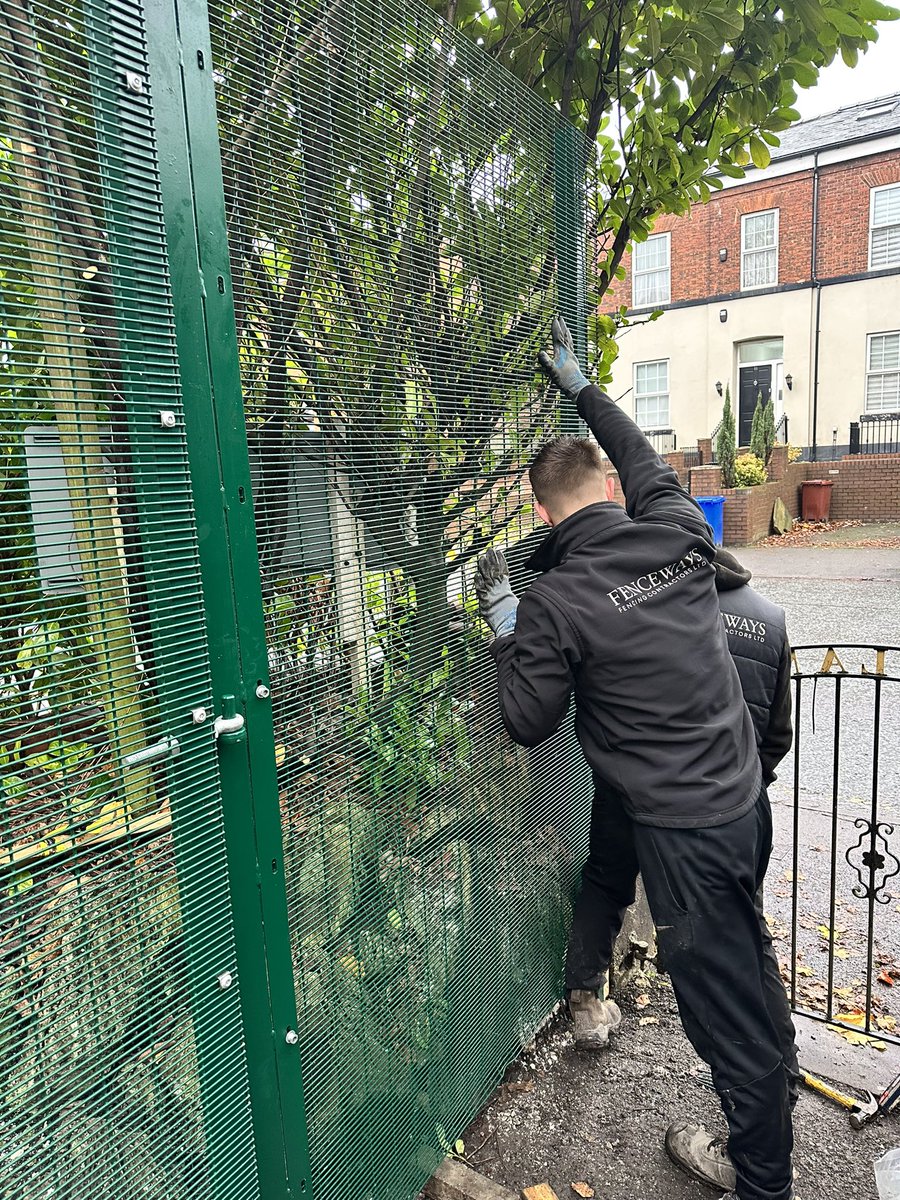 fenceways's tweet image. Security Fencing Installation in Manchester Fenceways Ltd 01612418739 #fencewaysltd #securityfencing #didsbury #schoolfencing #london #manchester #cheshire