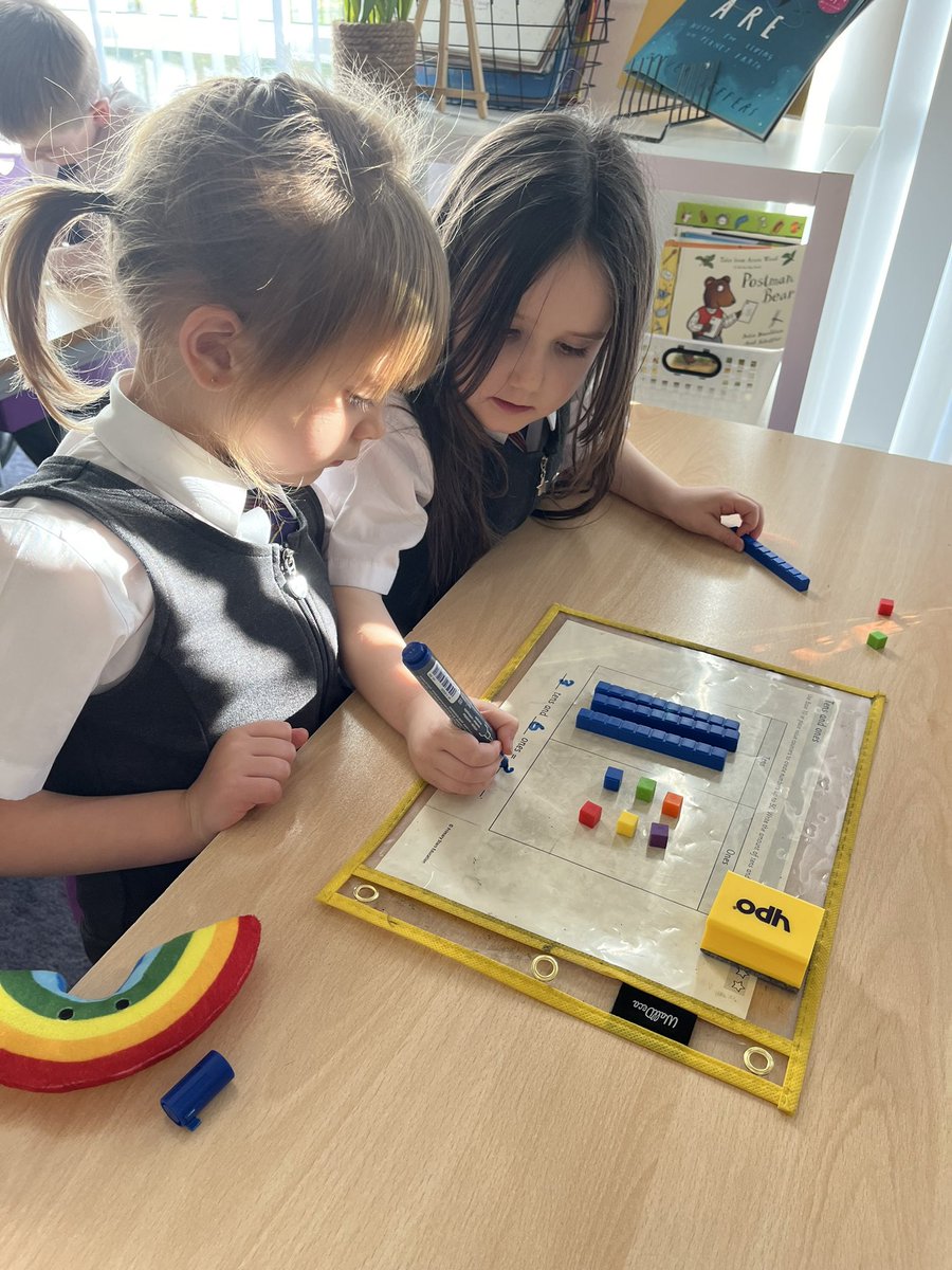 Emmaus_School's tweet photo. 🔢 Year 1 have been building numbers to 50 using tens and ones. 💭 We looked at lots of different 2-digit numbers and talked about how they were different. 💬 Just look at those concentration faces! 🤔🤨❤️ #emmausyearone #emmausmaths https://t.co/WpDNjjXSvd