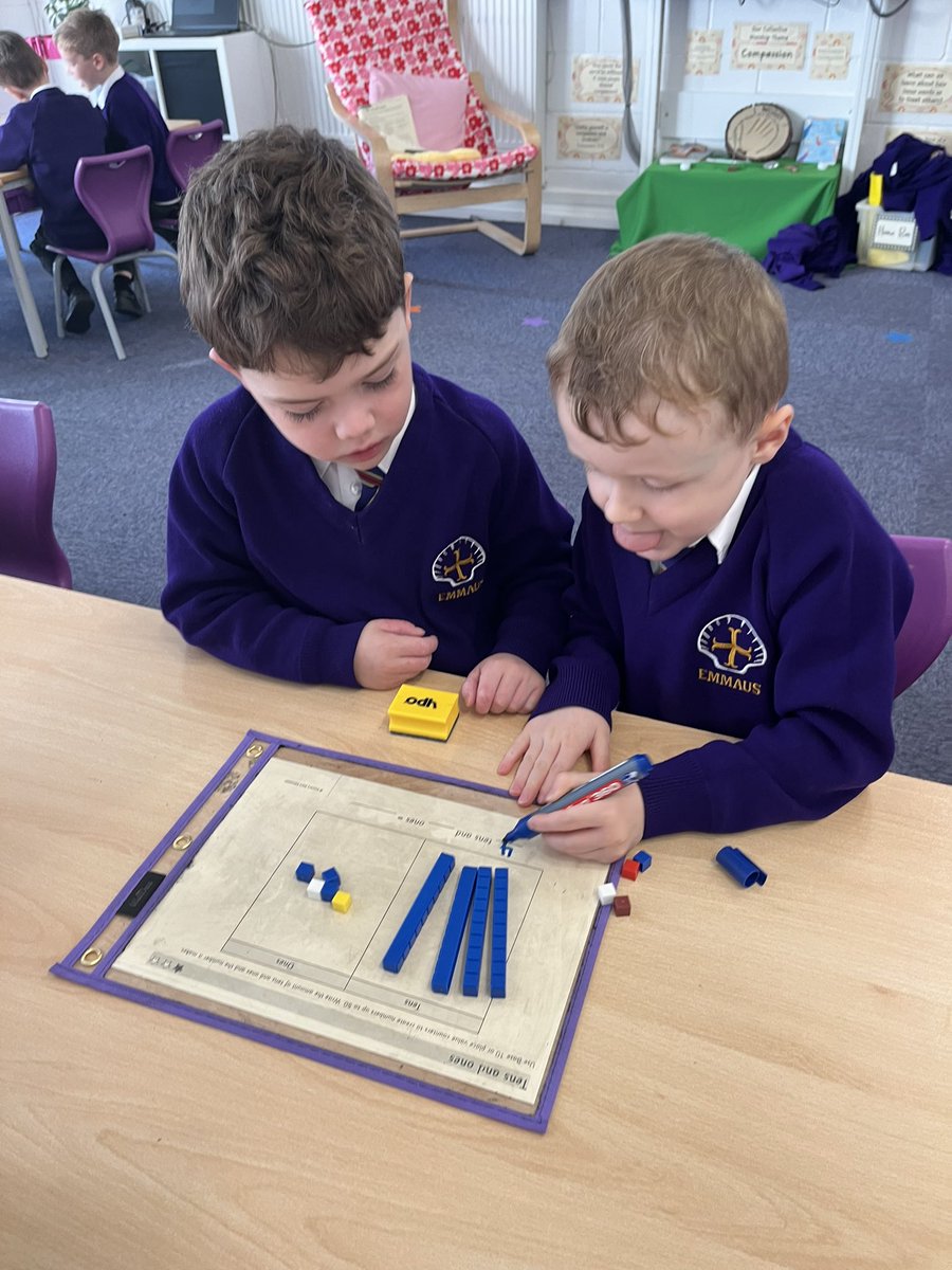 Emmaus_School's tweet photo. 🔢 Year 1 have been building numbers to 50 using tens and ones. 💭 We looked at lots of different 2-digit numbers and talked about how they were different. 💬 Just look at those concentration faces! 🤔🤨❤️ #emmausyearone #emmausmaths https://t.co/WpDNjjXSvd