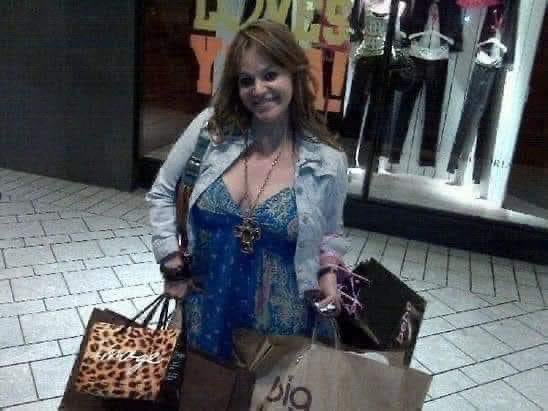 Cuando voy a buscar el regalo de intercambio, pero solo encuentro cosas para mí: