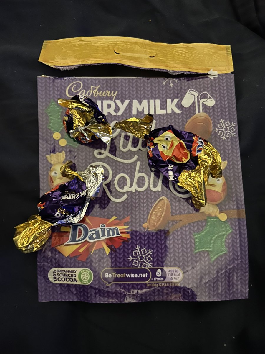 LSHAB1622's tweet photo. @CadburyUK - £1.35 for 3 little Robin eggs… surely my bag isn’t missing a few? (According to the nutrition information 2 eggs is 22g… the bag should weigh 77g… so that’s roughly 6-8 eggs?!) https://t.co/miH6lVfMt1