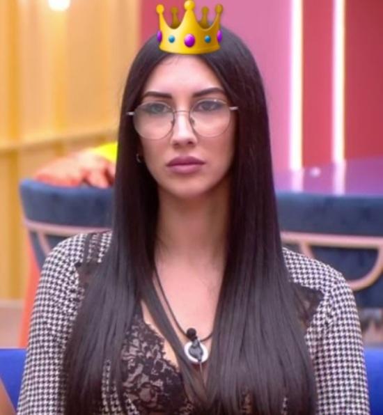 ChicoDeReality's tweet image. Naomi: Jessica ha utilizado a lo de la carpeta.
Jessica: Luitingo ganador
Naomi: Es un reality, si te pica te rascas

Naomi hundiendo a Sor Galleta 👏🏻 

#GHVIP21D #GHVIPFinal #GHVIP22D #NaomiGanadora
