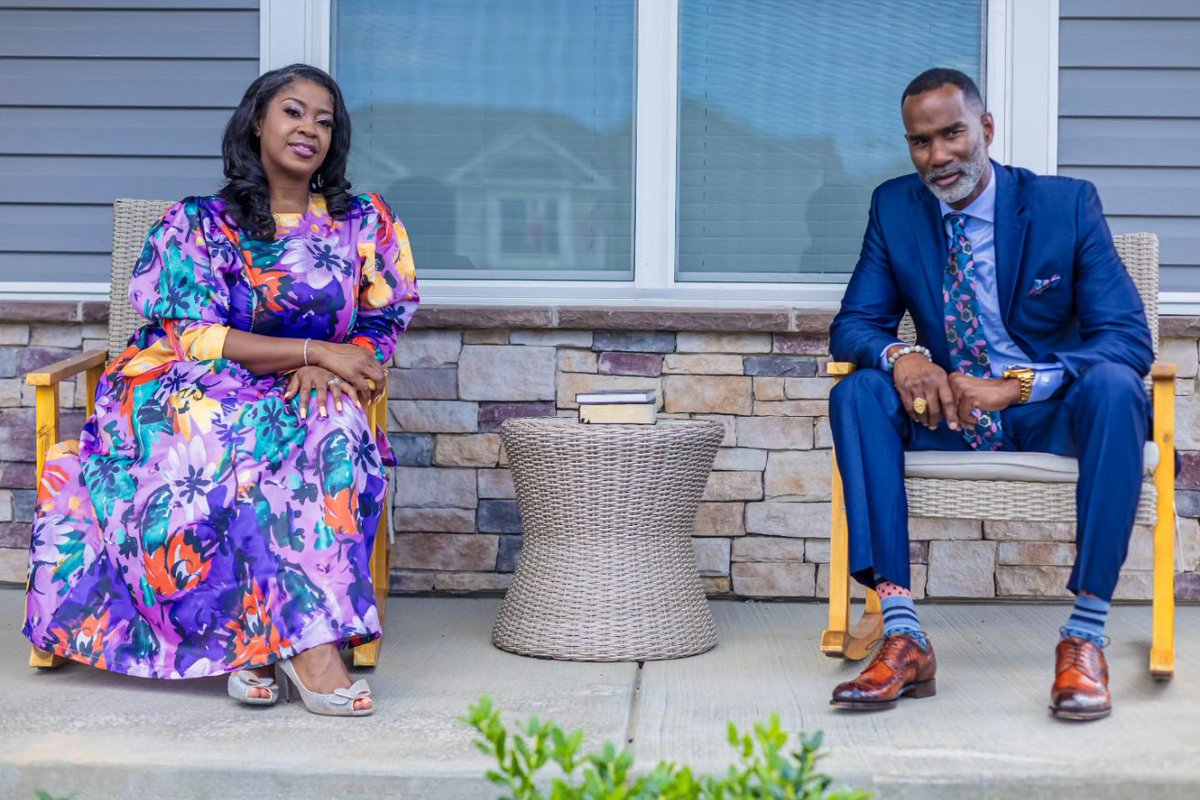 theballerbilly's tweet photo. Happy Anniversary to my mom and dad. #level15 https://t.co/ybCPVtwIuB