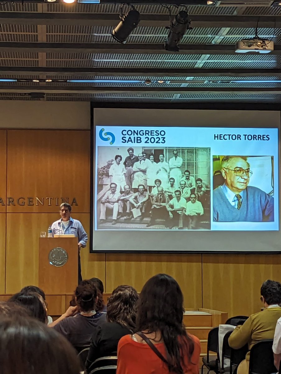 IBioBA_MPSP's tweet photo. 👉Estuvimos en el Congreso anual de @SAIB_Argentina
✅Facu y Mica presentaron los avances de sus trabajos en formato póster 
✅Ricardo Biondi moderó una charla sobre cáncer
🎖Además, el póster que hicieron @facugalce y Lissy Gross, estuvo entre las menciones ganadoras
¡Bravo!👏 https://t.co/J65UJXkYYj