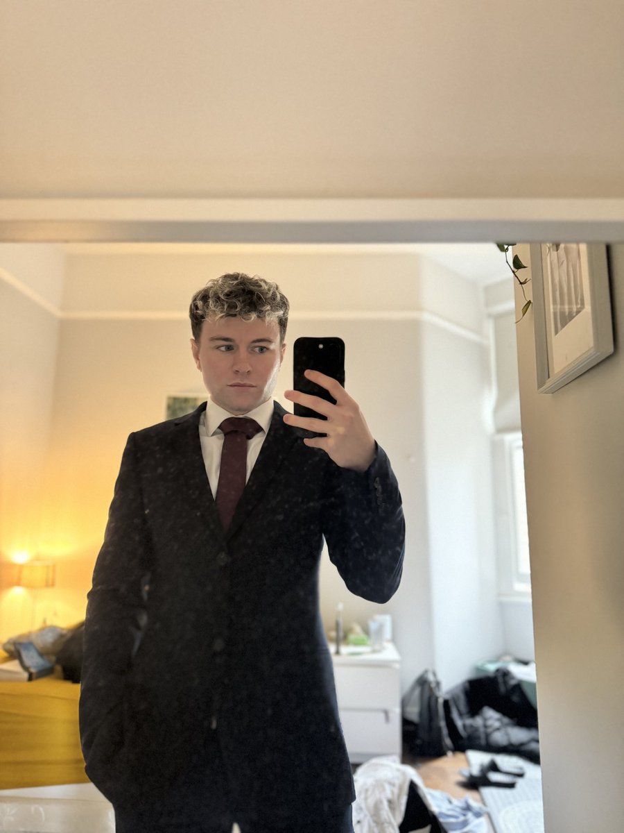 hazzabowden's tweet photo. Manifesting something promising 💼😌🙏🏼 https://t.co/iUk41Gv4w2