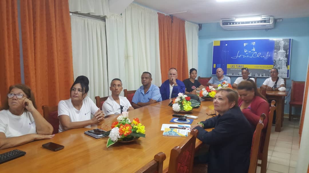 jovenclub_tunas's tweet image. 🔊¡Entérate!
👉Sesiona por videoconferencia Taller Nacional sobre Seguridad y Salud en el Trabajo para las entidades del #MINCOM.

📌Tema: Seguridad Vial. 

📌Se estimularon a choferes de #CorreosDeCuba.

😉#JovenClubLasTunas como anfitrión del evento. 

#JovenClubTeConecta
