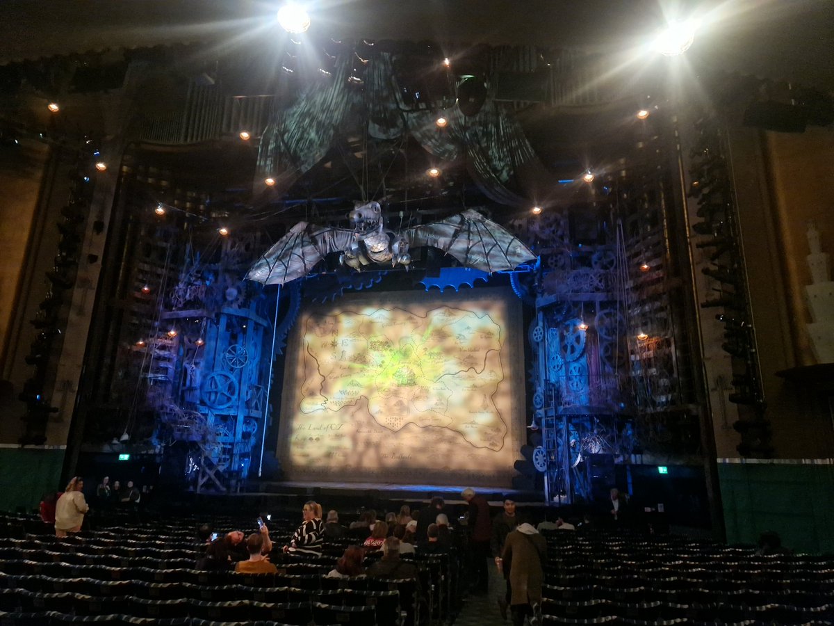 MissJenkins_S's tweet photo. What a day, we took year 10 BTEC PA and Dancers and some year 9 performers to London to see @WickedUK and its safe to say it was Magical ✨️🎭 We also did some sightseeing!  #Supportthearts #culturalcapital https://t.co/RIfOiTh31g
