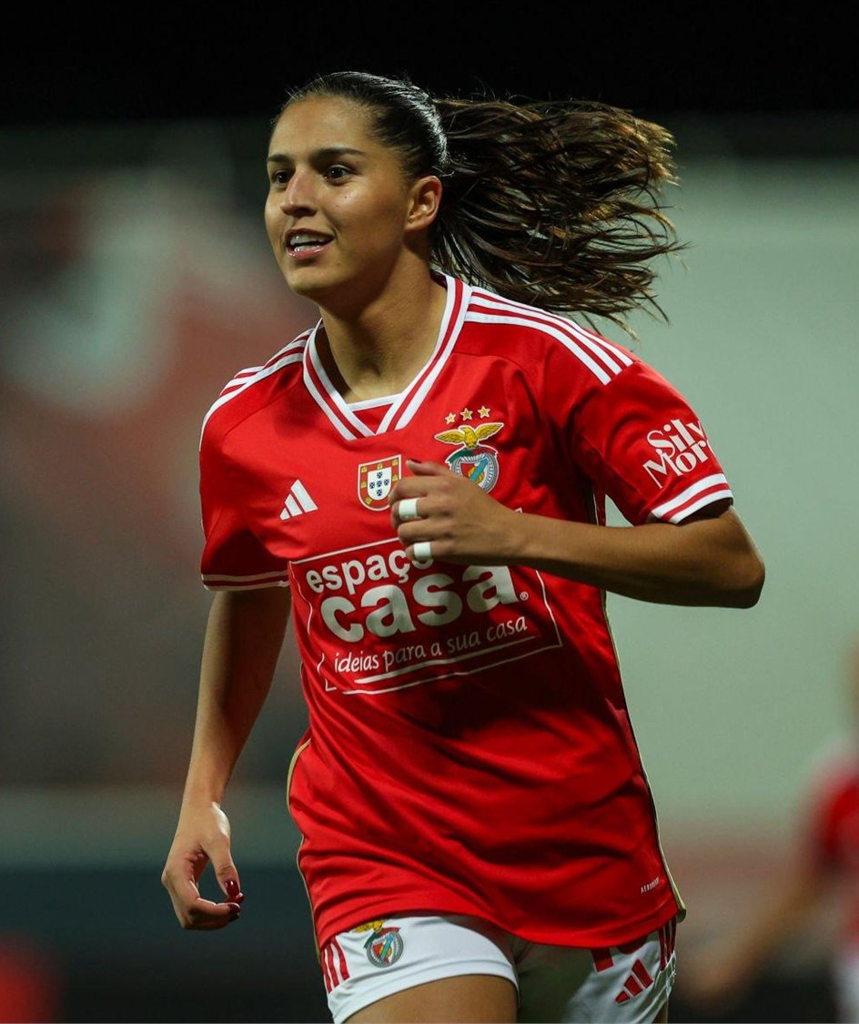 14 jogos. 14 golos.

Tem 21 anos 💎