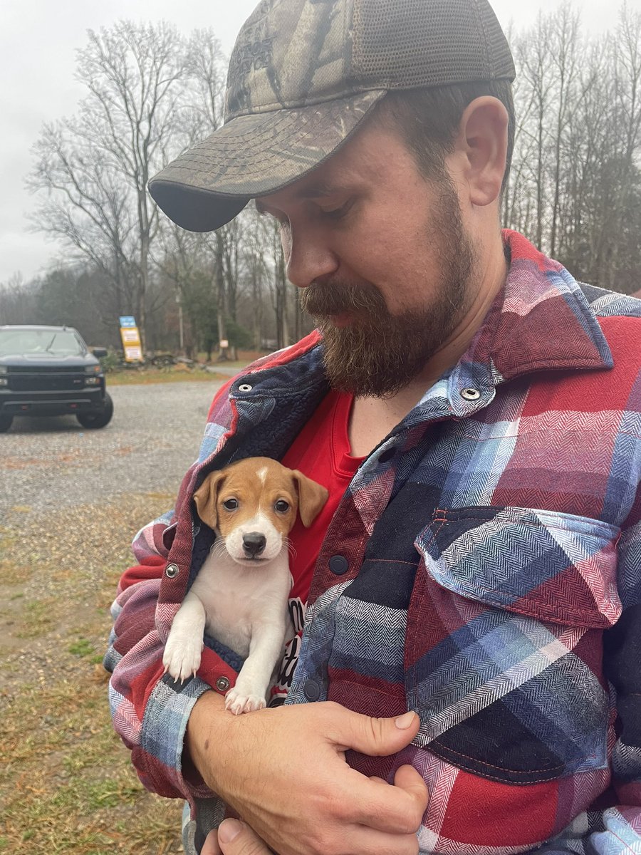 ReneeMoore81's tweet photo. Everyone welcome Miss EmmyLou. The newest member of the Moore family! https://t.co/5v1hqlaRSr