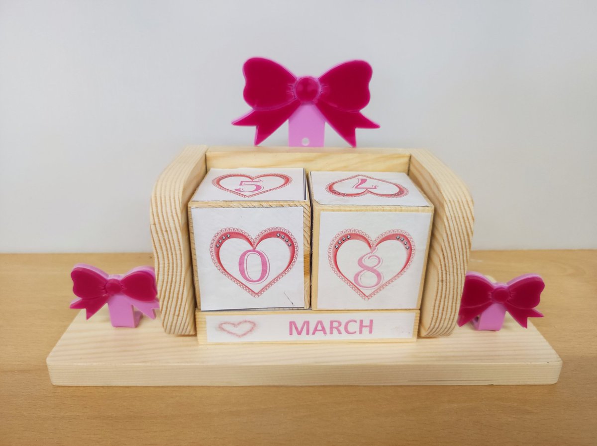 Really impressed with the hard work and commitment shown by Form NS in completing their calendar cubes. Some fantastic woodwork skills displayed with creative use of CAD CAM to add laser cut acrylic features <a href="/TheRowansAP/">The Rowans AP Academy</a>