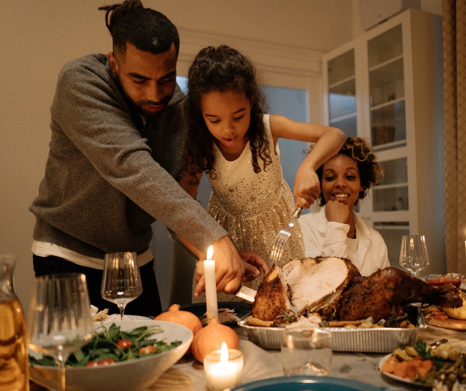 AHAM_Voice's tweet photo. #Thanksgiving dinner is the year's most anticipated meal. It's a chance for cooks to show off their #Culinary expertise. But it’s also the peak day for preventable #CookingFires.
We've got #Safety tips guaranteed to keep your #Holidays joyous here: https://t.co/EIOVIdxCgg https://t.co/wEHA18uBFA