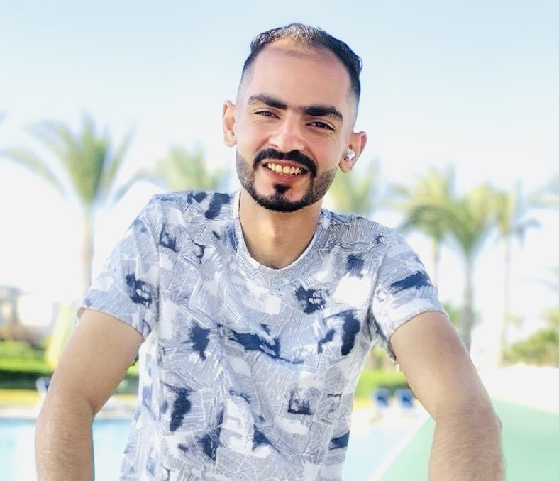 oo_tekoo's tweet photo. عدي علي فراقك سنه ! عمرك ما غيبت في يوم عني يا دهب والله مش متخيل اليوم و نزولي الشارع بجري  وانا في حاله صدمه !
فراقك صعب علي كل حبايبك كنت ونعمه الصاحب والرفيق والأخ
كنت جدع مع كل الناس والله ربنا يعلم كسرتنا كلنا والله بس دي إرادة ربنا 
ربنا يرحمك ويغفر لك ويسكنك فسيح جناته . https://t.co/PTyXAwvu60