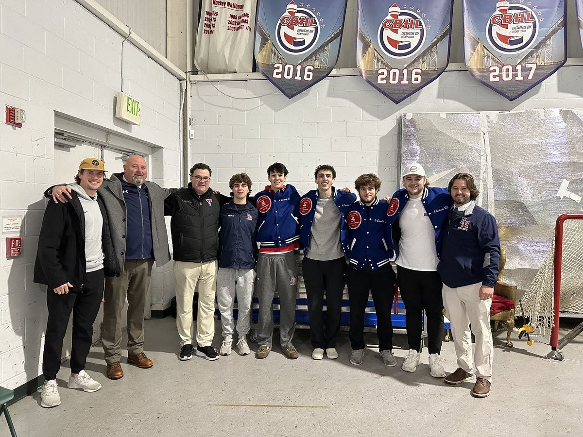 Prep Stags host the annual “Pre-Thanksgiving Classic” against St. Albans today at the Gardens Ice House.  Special Thanks to ALL Alumni in attendance - just a few of them are here in the pic - sorry for the long “post game” meeting (Coach T) 🤦‍♂️