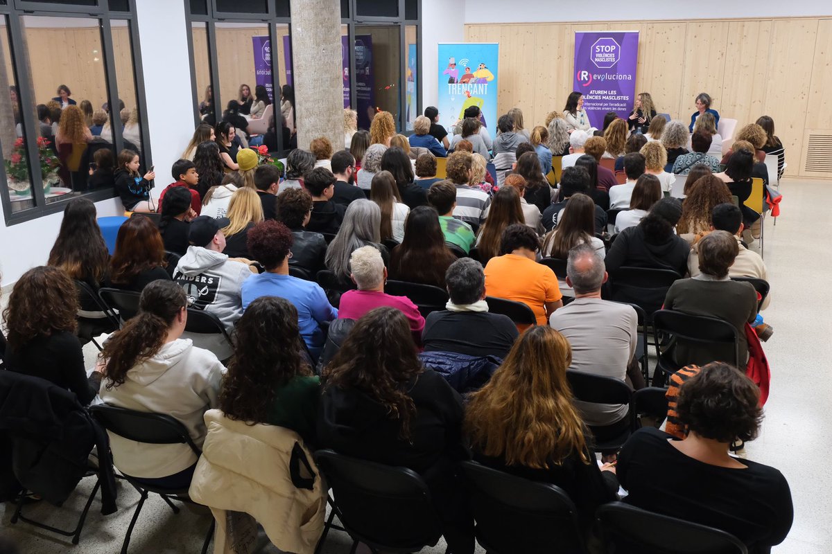 #DonesSJD La Miare, creadora i streamer, destaca en un entorn digital masculinitzat, superant obstacles i visibilitzant violències masclistes a les plataformes.
🙌🏻 Agraïm <a href="/MIAREsproject/">Miare</a> la seva valentia i franquesa. <a href="/DonesDespi/">Dones Despí</a>