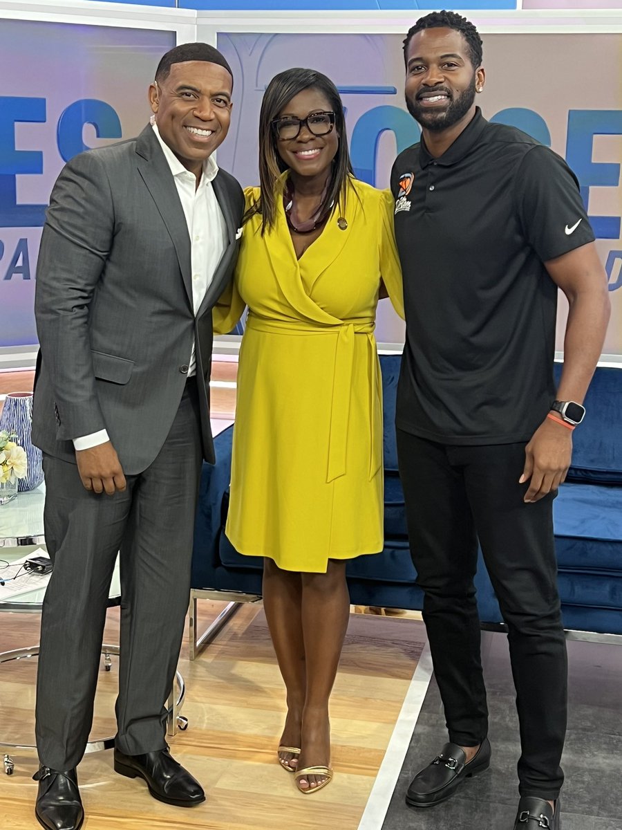 Okpalobi1's tweet photo. Thank you @nbc6 & @jawannbc6 for highlighting the Science & Engineering Fair taking place in Dec 11 & 12 presented by Councilwoman @lindajjulien and the @cityofmiamigardens
Excited to see all the great projects from the students and #STEMulate the Future! @DibiaDREAM https://t.co/yW5l0jC5z1