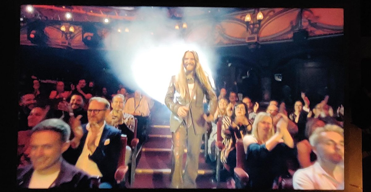 Proud of Hubster <a href="/Hughdlb2/">Hugh de la Bedoyere</a> and his hard and amazing work on <a href="/hanwaddingham/">Hannah Waddingham.</a>’s fantastic Christmas Apple TV special during his tenure <a href="/E_N_O/">English National Opera</a> . Incredible my love. You’ll catch some glimpses of Mr Hugh too, thanks to <a href="/BillytheLark/">Billy Lark</a> and Mamma Lark for looking after our Munchkins xxx