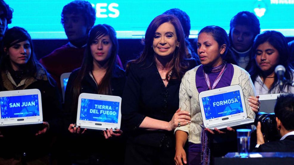 Extraño a mi ex...

A mi ex-presidenta de la nación.