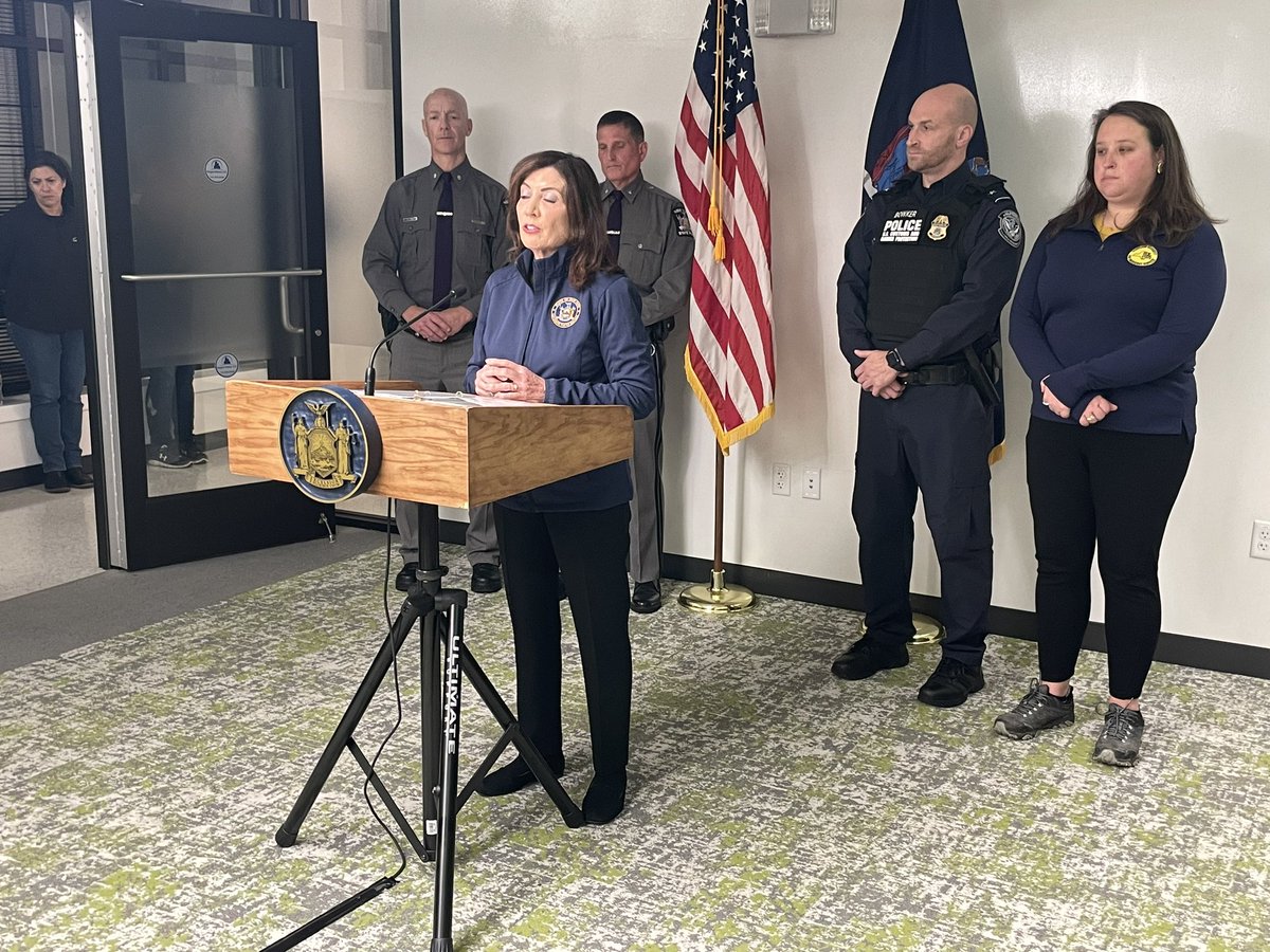 Andy_Paden's tweet photo. Governor Kathy Hochul has confirmed that at this time, there is no indication of a terrorist attack at the Rainbow Bridge this morning. @WGRZ https://t.co/7inevWjtzp