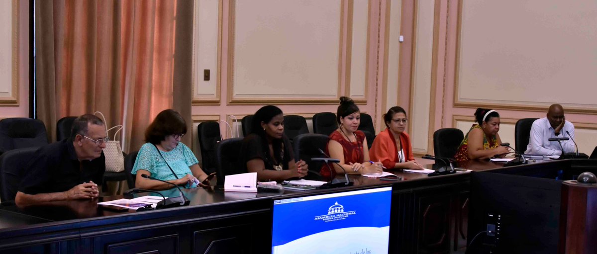 AsambleaCuba's tweet photo. Celebrado encuentro de trabajo con los Jefes de Departamentos Independientes de Relaciones con los Órganos Locales del #PoderPopular de todo el país, mediante videoconferencia https://t.co/xqkKixul8B