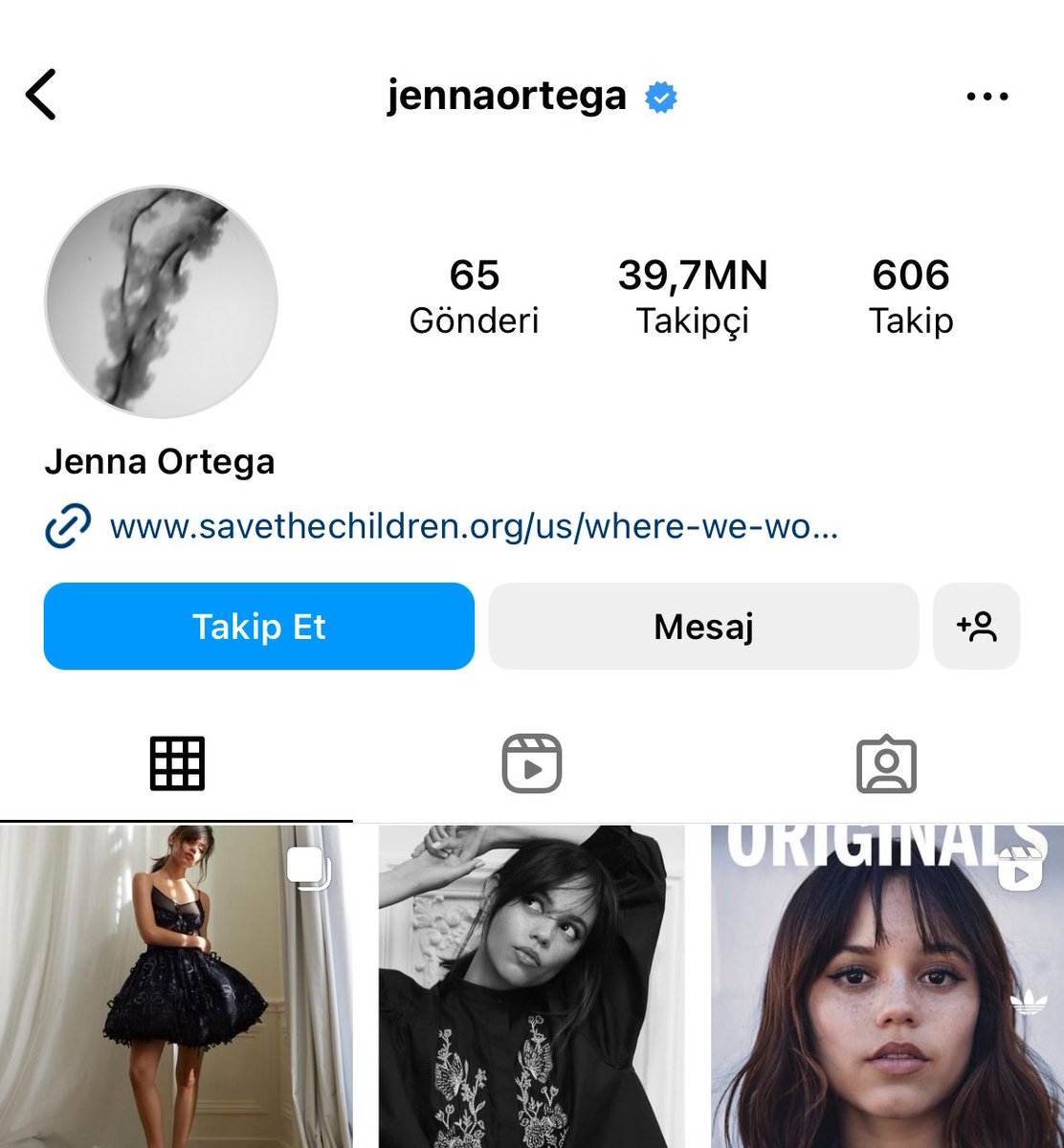 Hollywood yıldızı Jenna Ortega, rol arkadaşı Melissa Barrera'nın Filistin paylaşımları sebebiyle 'Çığlık' film serisinden kovulması üzerine, seride yer almayacağını açıklayarak kontratını sonlandırdı. ▪️Ortega'nın, 40 milyon takipçili Instagram hesabının biyografi kısmına da…