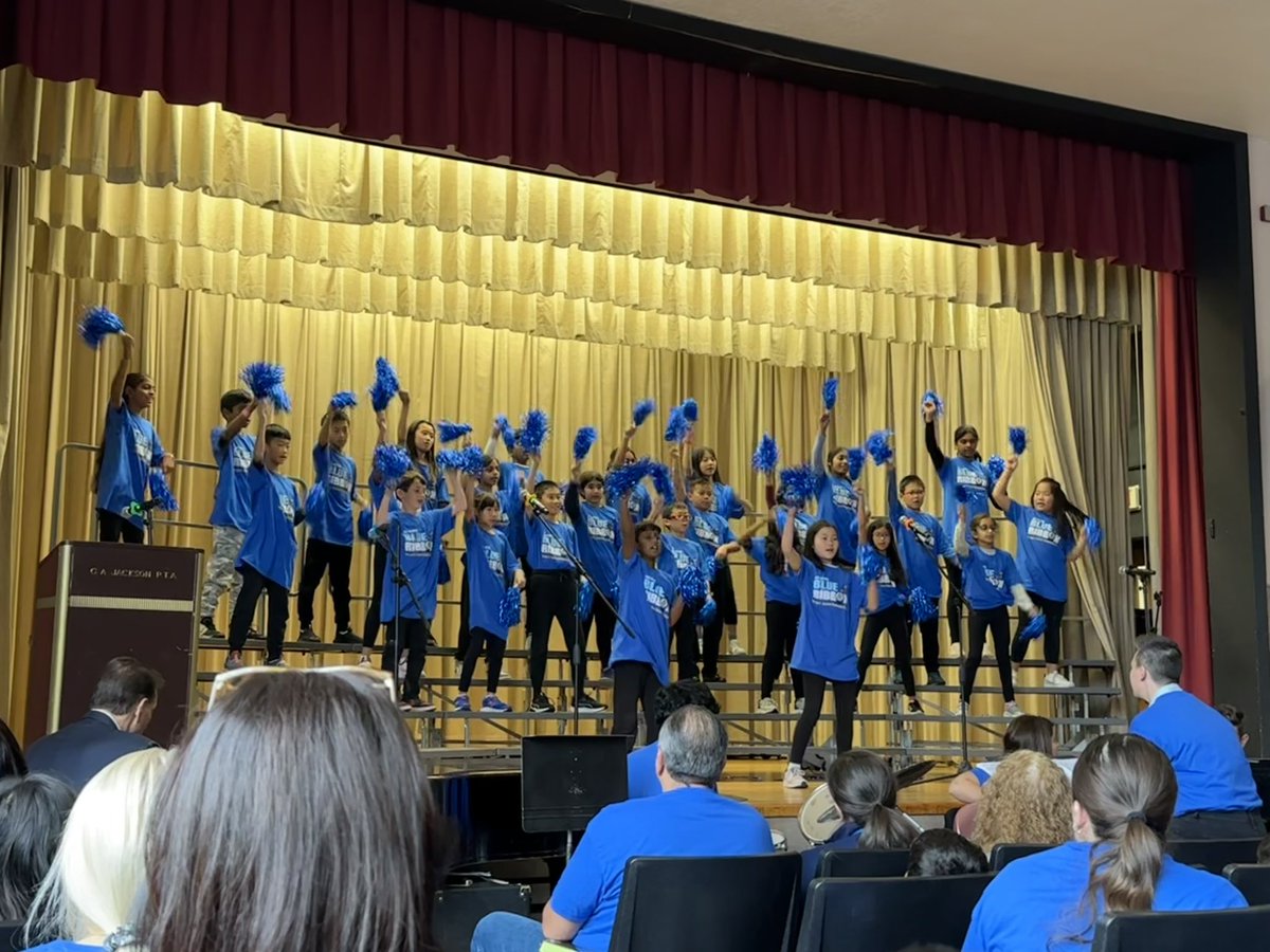 MrsCovasClass's tweet photo. Today, we celebrated at George A. Jackson. We are proud to be a Blue Ribbon School! Thank you to our amazing PTA for our shirts and for always going above and beyond! @PTAJackson @A_RiveraNY https://t.co/zhHgsRldQY