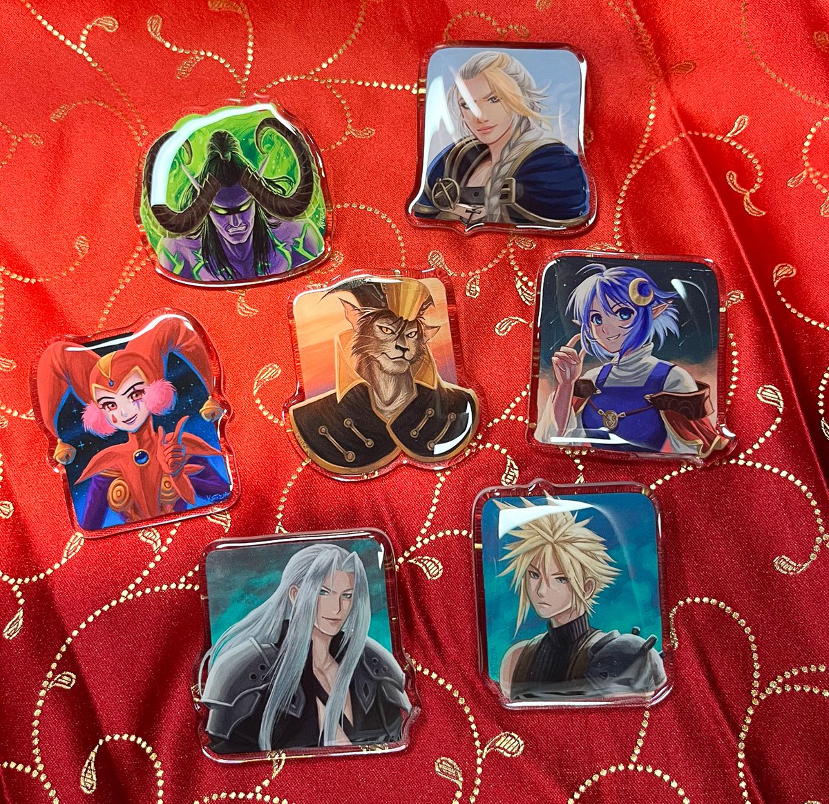 katizua's tweet photo. Last of the pins are all photographed and up on etsy! I only made a little of each since I'm not so popular. I'm hoping tho maybe this new style is a step forward though. https://t.co/g2TEA8WDgT