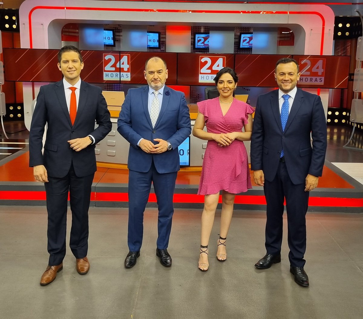 ¡Estamos AL AIRE desde el noticiero #24HorasSNT! 🤩📺

👉 Con la conducción de <a href="/Juanctpy/">Juan Cáceres Troche</a>, <a href="/TrocheCarlos/">Carlos Troche</a>, <a href="/juditday/">Judit Colecza</a> y <a href="/AnibalEspinola1/">Anibal Espinola</a> te contamos todas las noticias de la semana.

¡Acompáñanos! 😁