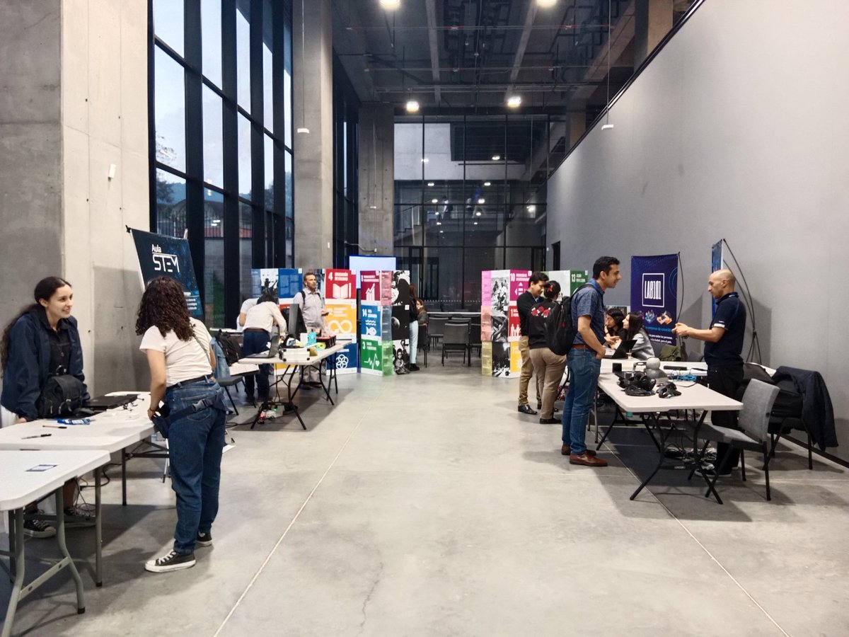 Lab101UNAL's tweet photo. Mañana de 8-1 p.m en el sótano del edificio 303B de @Facultad_Artes podrás encontrar proyectos e iniciativas que bajo el liderazgo de @UNALabUNAL buscan generar espacios de trabajo colaborativo en el #AULASTEAM para la sede Bogotá. https://t.co/q1pkhwN2nA