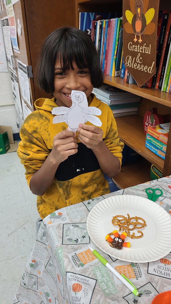 msms_bulldogs's tweet photo. Mrs. Maya's ESL class celebrated Thanksgiving.
Because #msmsistheplacetobe #talentedstudents #talentedteacher #artsineducation #schoolisfun https://t.co/JhK3VvNeKs