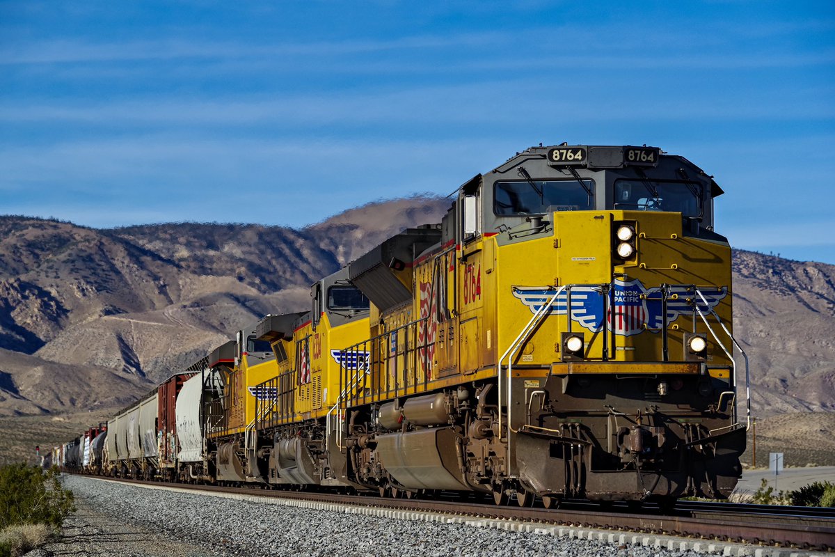 100things_64's tweet photo. 2023/11
カリフォルニア州　貨物列車 https://t.co/NVpQGBwIzC